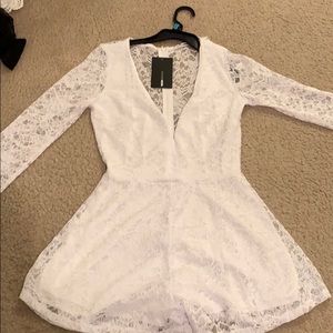 ☁️White long sleeve romper☁️